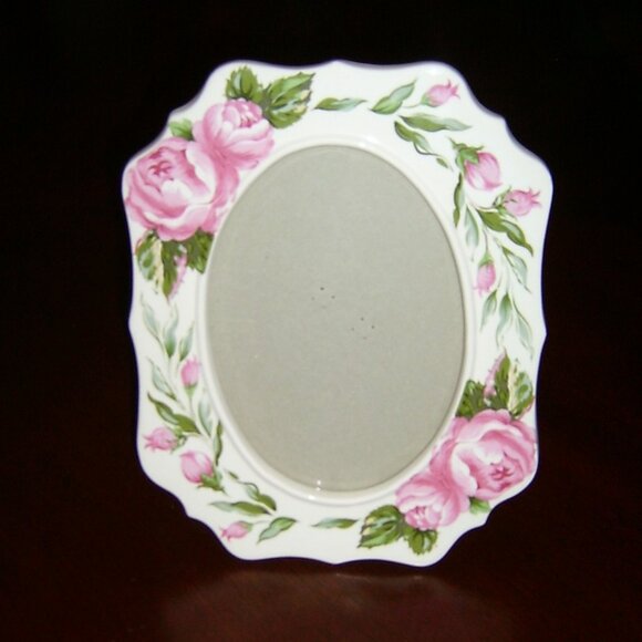 Vintage Rose Themed Picture Frame, Oval, for 5-x7 Photo - Picture 1 of 3